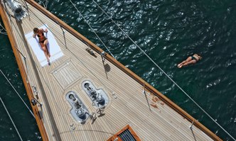 Gweilo yacht charter Mengi Yay Sail Yacht